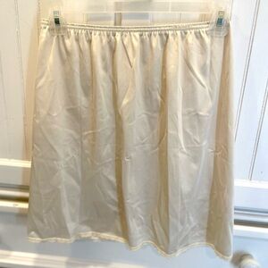 Womenβs 18β Tricot Nylon Skip - Ivory - Size Medium